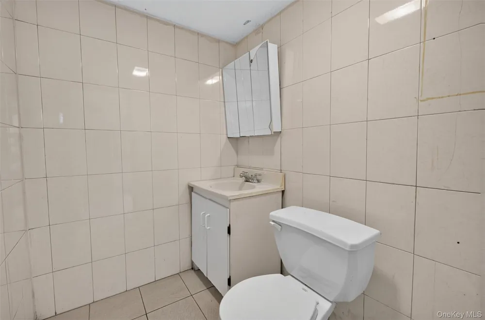 7129 Manse Street Forest Hills, NY 11375