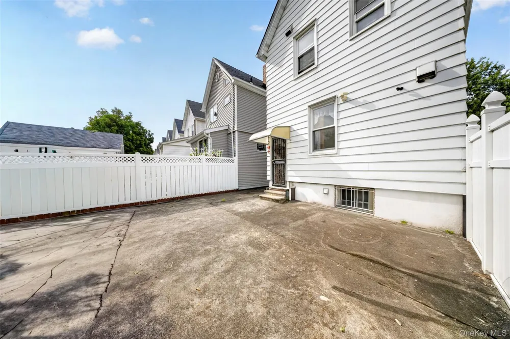 7129 Manse Street Forest Hills, NY 11375