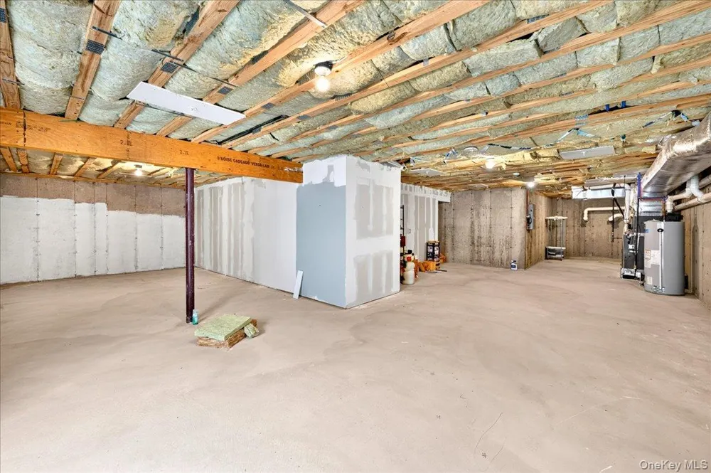 61 Avery Drive Center Moriches, NY 11934