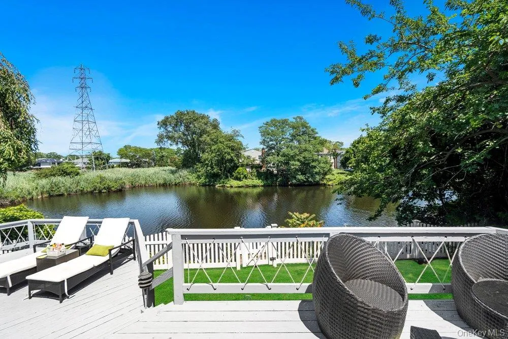 676 Derby Avenue Woodmere, NY 11598