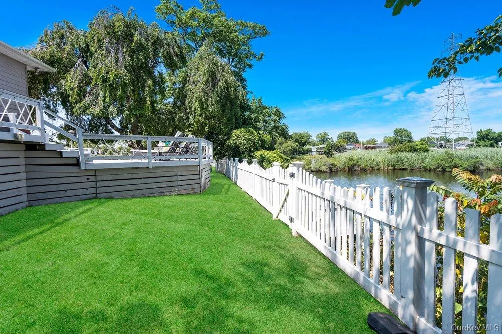 676 Derby Avenue Woodmere, NY 11598