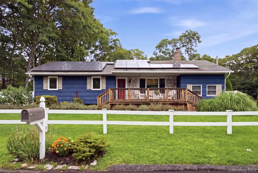 7 Tupelo Street Manorville, NY 11949