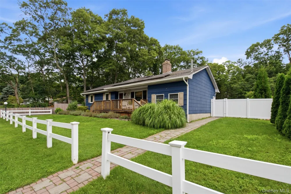 7 Tupelo Street Manorville, NY 11949