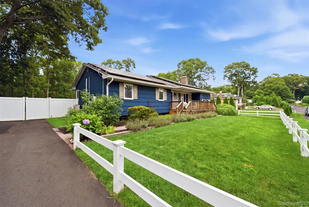 7 Tupelo Street Manorville, NY 11949