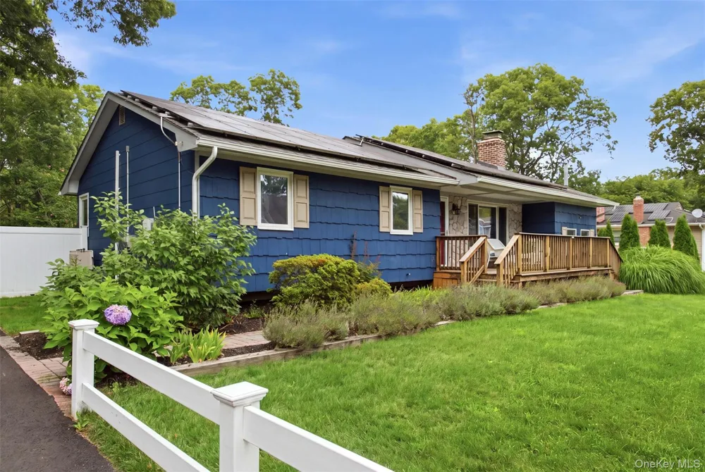7 Tupelo Street Manorville, NY 11949