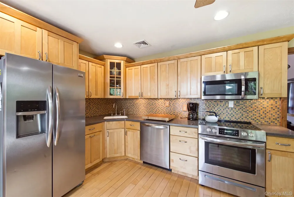 7 Tupelo Street Manorville, NY 11949