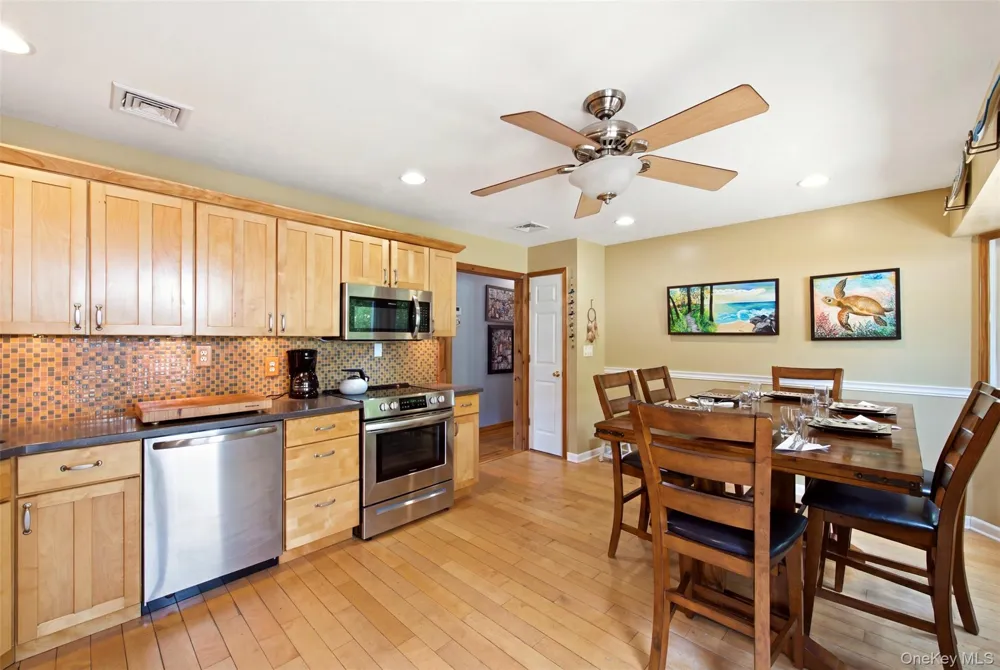 7 Tupelo Street Manorville, NY 11949