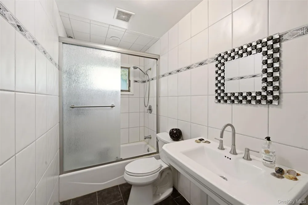 7 Tupelo Street Manorville, NY 11949