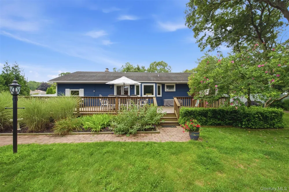7 Tupelo Street Manorville, NY 11949
