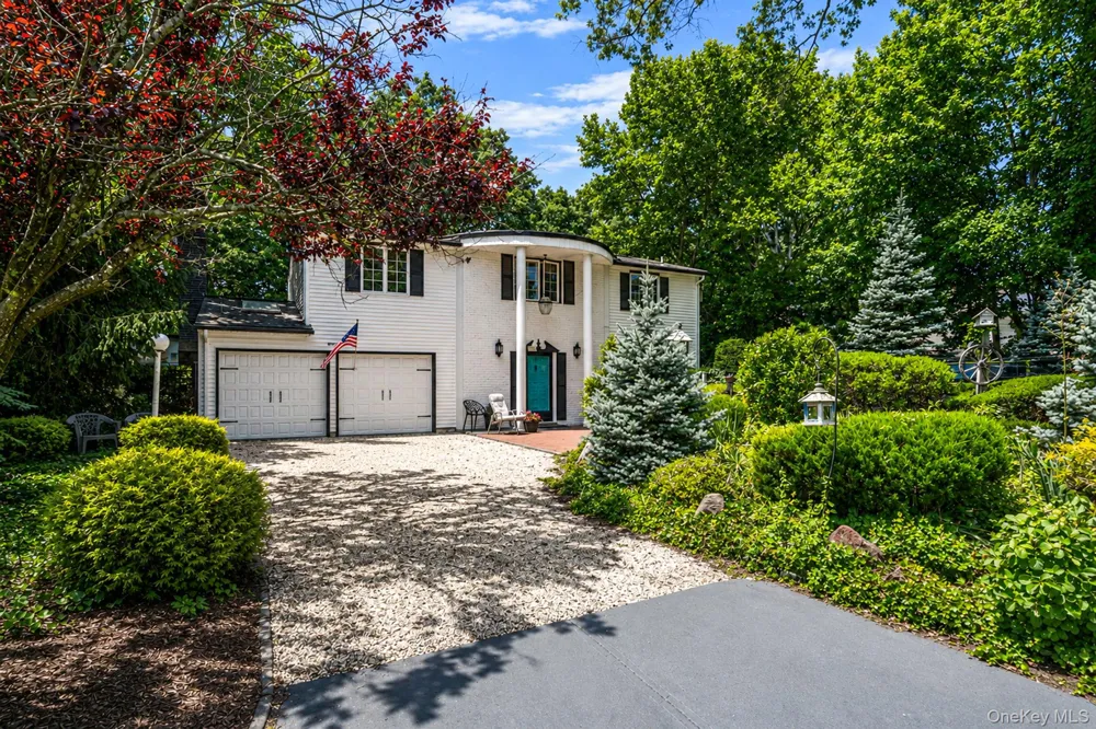 14 Birchfield Court Coram, NY 11727