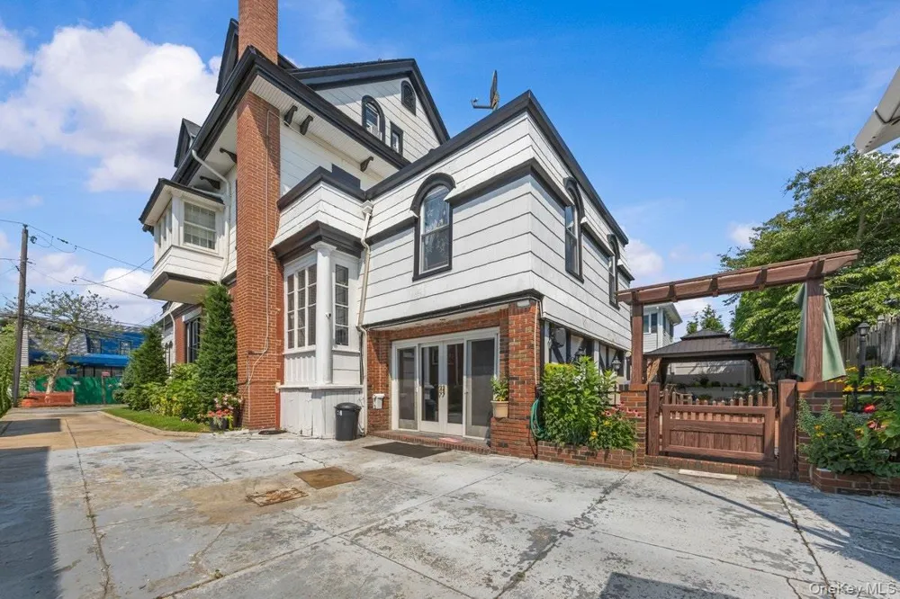 190 Beach 137th Street Belle Harbor, NY 11694