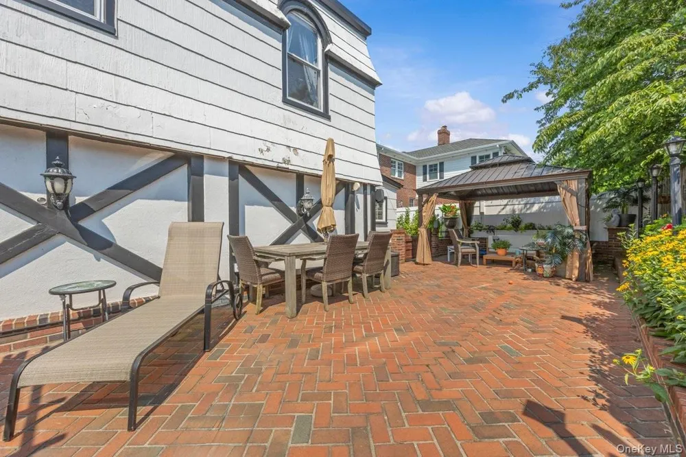 190 Beach 137th Street Belle Harbor, NY 11694