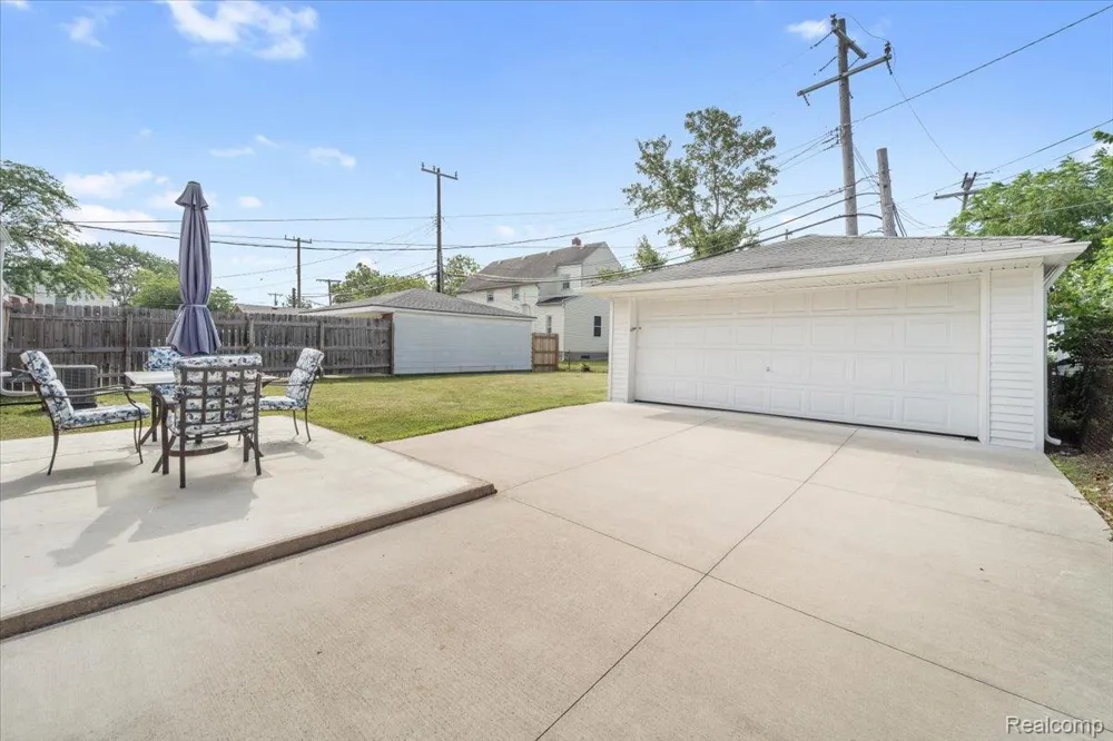 13231 Spruce Street Southgate City, MI 48195