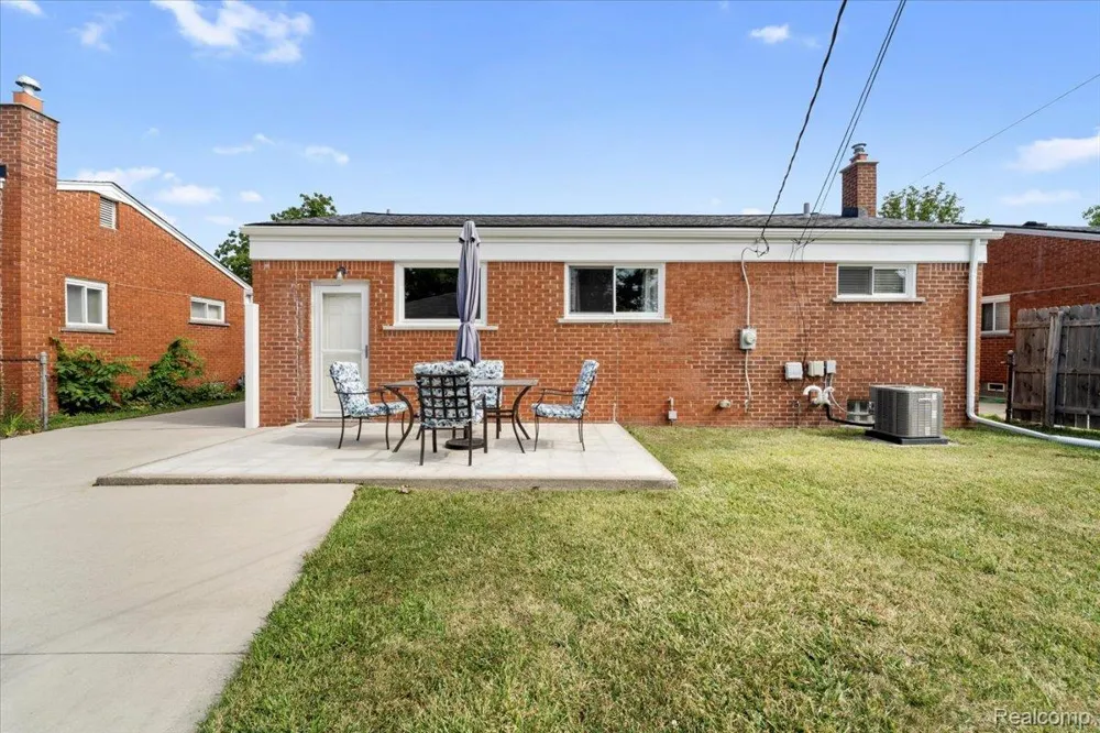 13231 Spruce Street Southgate City, MI 48195