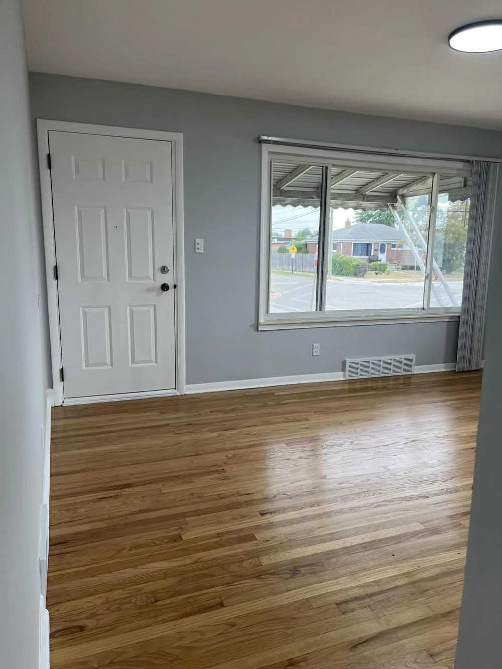 25454 Pattow Street Roseville City, MI 48066