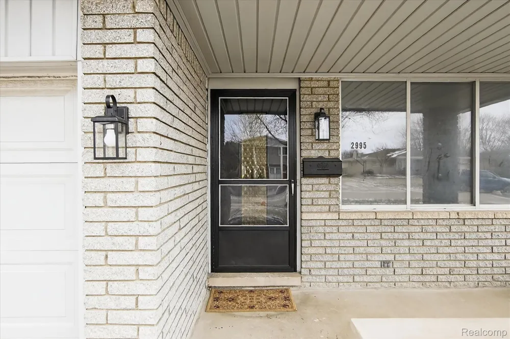 2995 Groves Drive Sterling Heights City, MI 48310