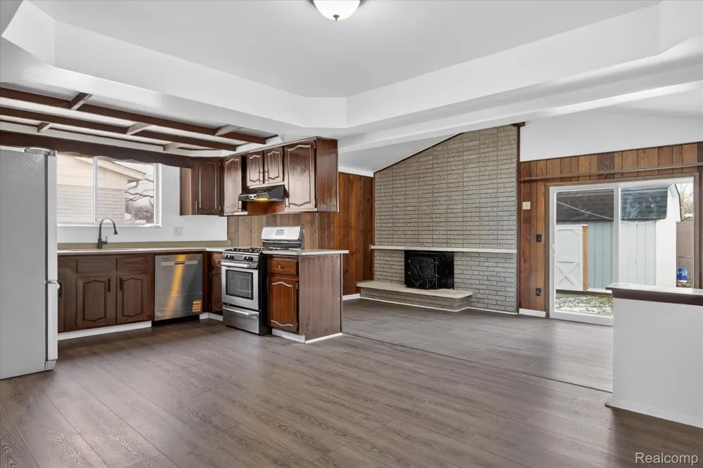 2995 Groves Drive Sterling Heights City, MI 48310