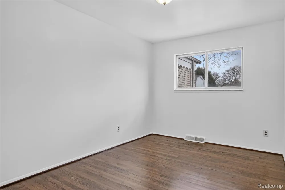 2995 Groves Drive Sterling Heights City, MI 48310