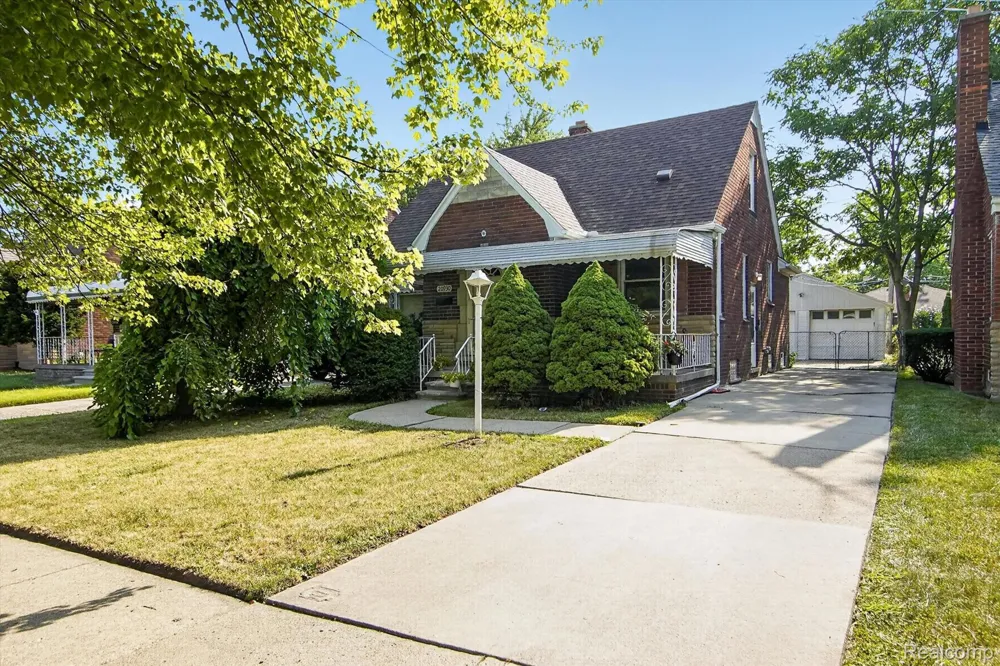 20930 Redmond Avenue Eastpointe City, MI 48021