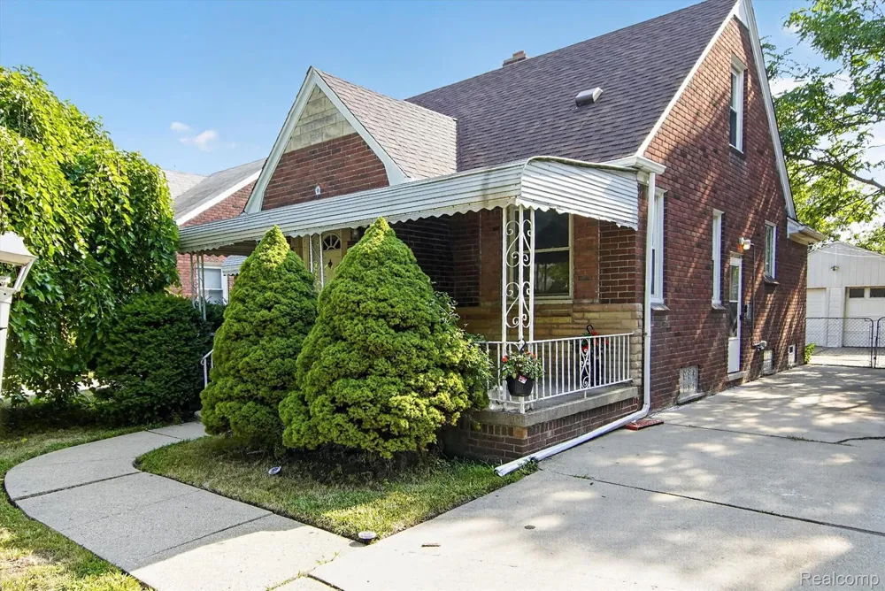 20930 Redmond Avenue Eastpointe City, MI 48021