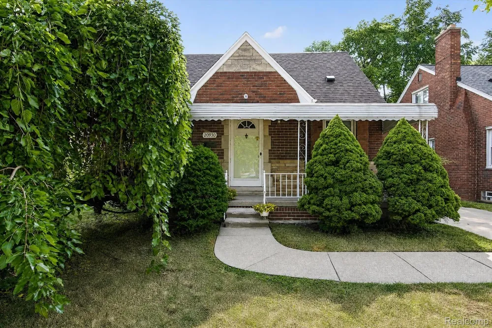 20930 Redmond Avenue Eastpointe City, MI 48021