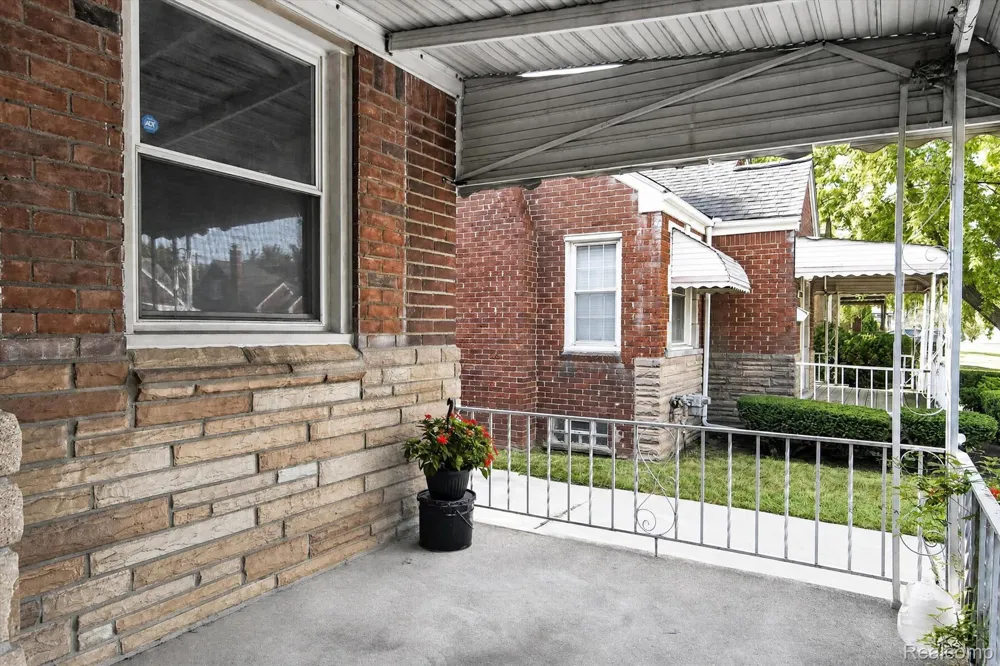 20930 Redmond Avenue Eastpointe City, MI 48021