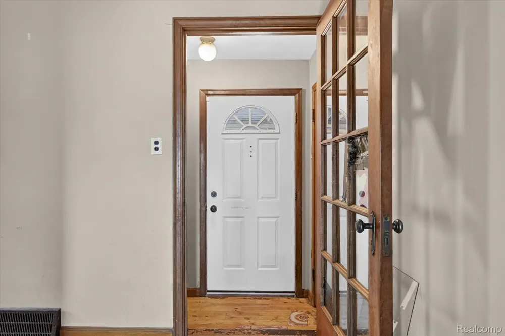 20930 Redmond Avenue Eastpointe City, MI 48021