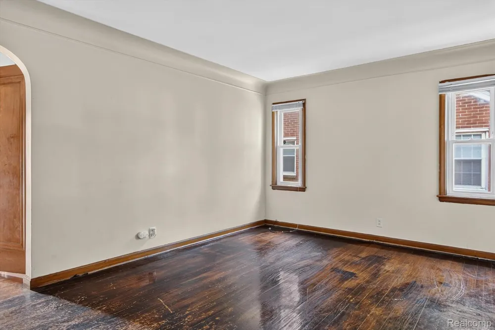 20930 Redmond Avenue Eastpointe City, MI 48021