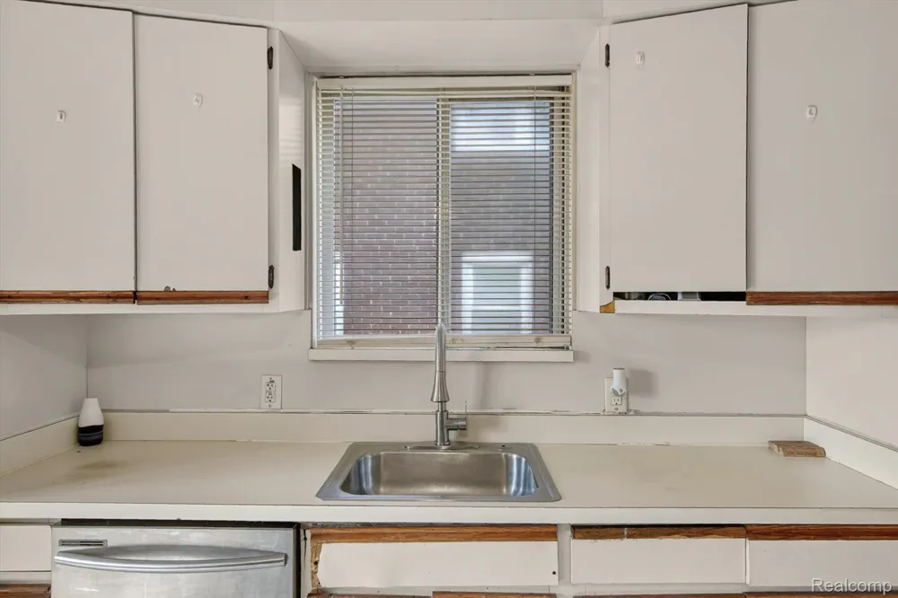 20930 Redmond Avenue Eastpointe City, MI 48021