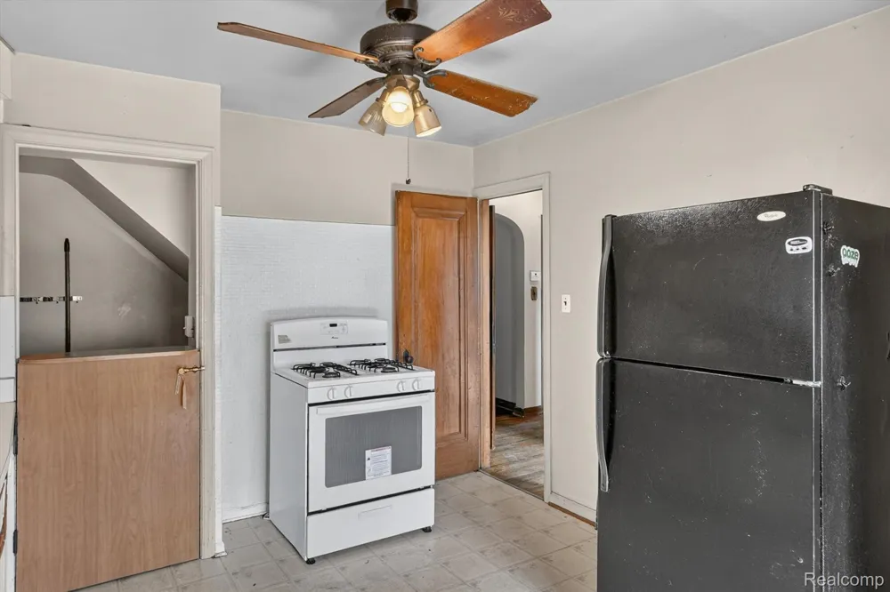 20930 Redmond Avenue Eastpointe City, MI 48021