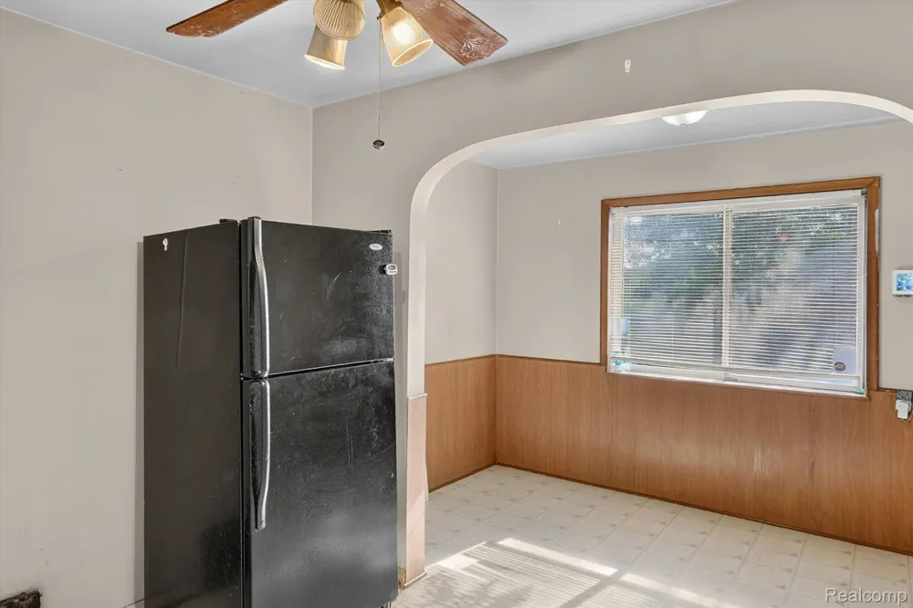 20930 Redmond Avenue Eastpointe City, MI 48021