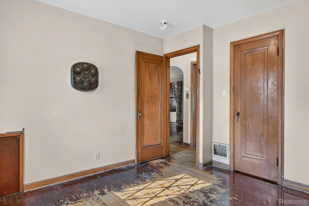 20930 Redmond Avenue Eastpointe City, MI 48021