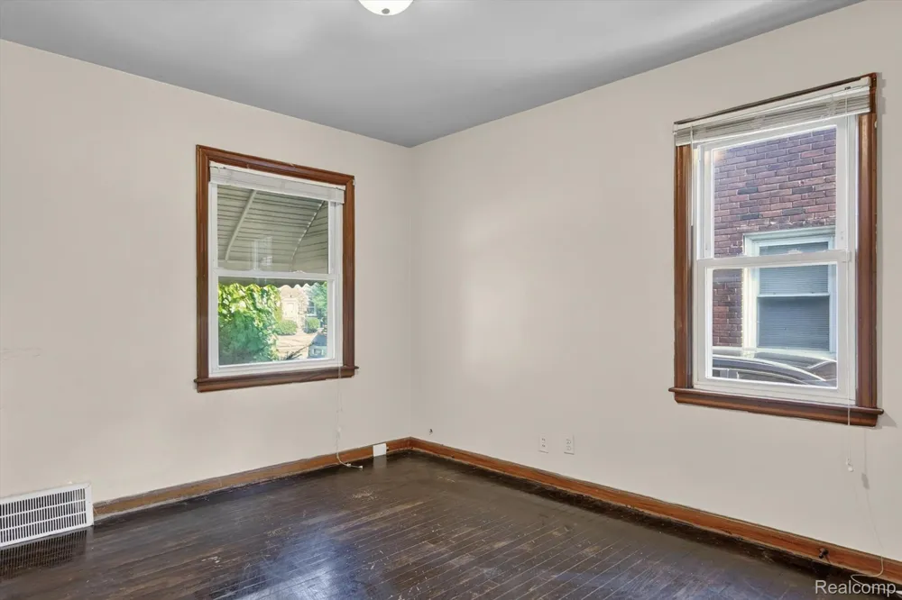 20930 Redmond Avenue Eastpointe City, MI 48021