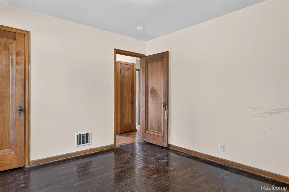 20930 Redmond Avenue Eastpointe City, MI 48021