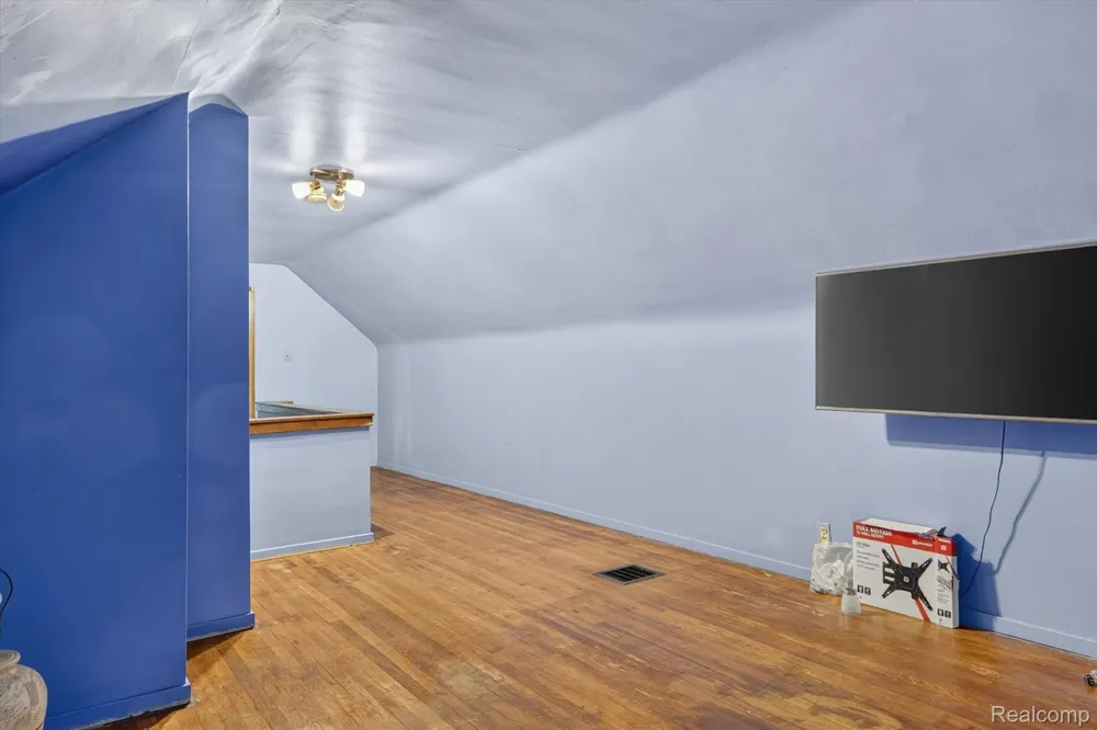 20930 Redmond Avenue Eastpointe City, MI 48021