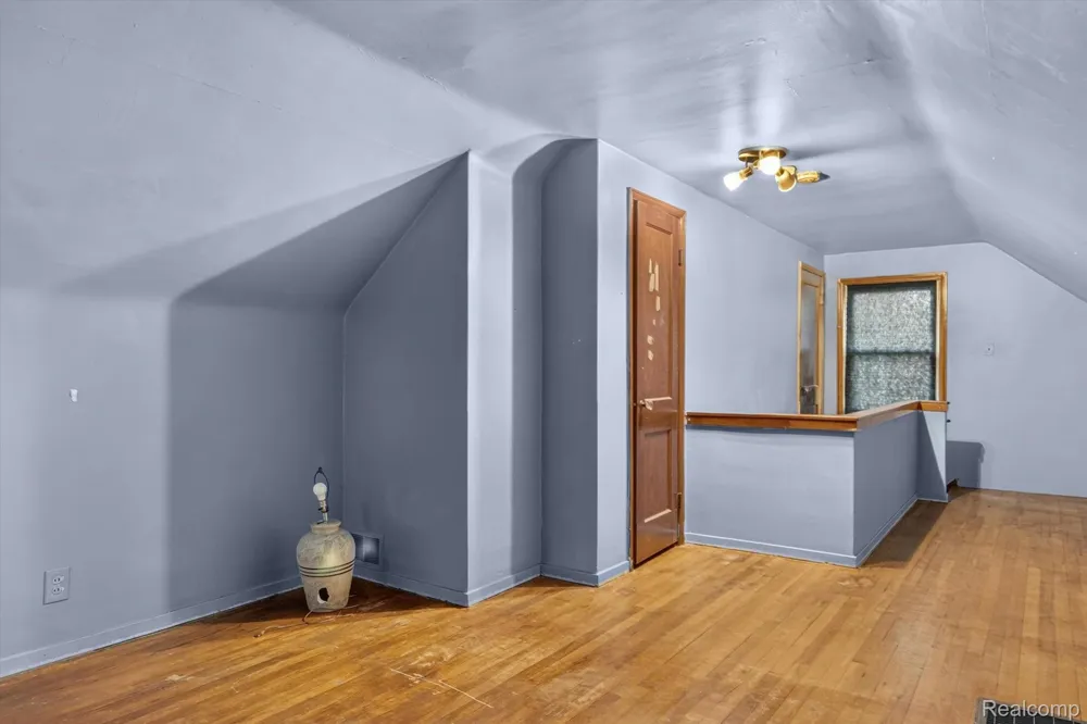 20930 Redmond Avenue Eastpointe City, MI 48021