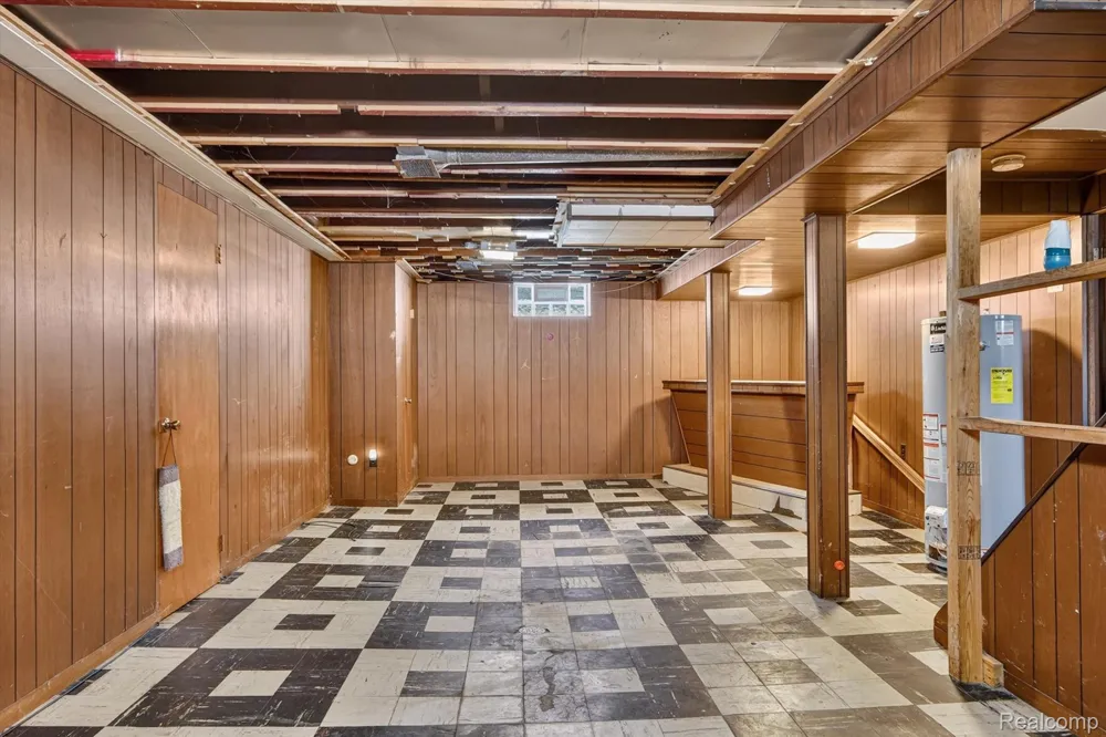 20930 Redmond Avenue Eastpointe City, MI 48021