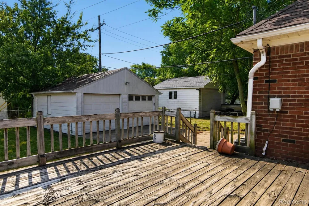 20930 Redmond Avenue Eastpointe City, MI 48021