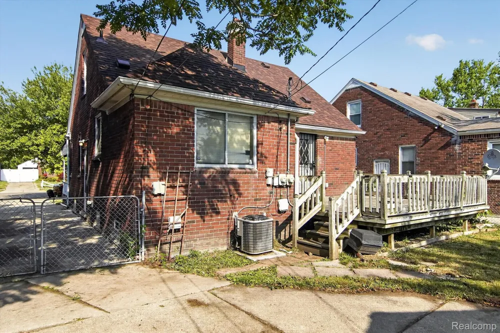 20930 Redmond Avenue Eastpointe City, MI 48021