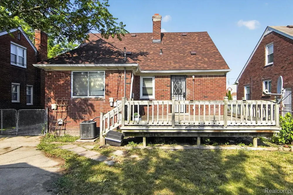 20930 Redmond Avenue Eastpointe City, MI 48021
