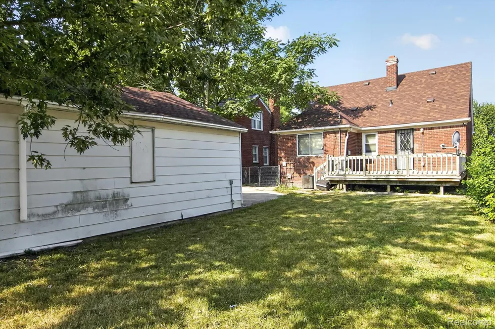 20930 Redmond Avenue Eastpointe City, MI 48021