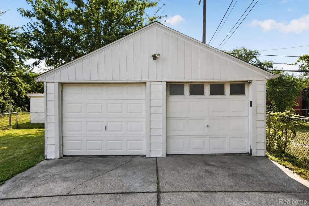 20930 Redmond Avenue Eastpointe City, MI 48021