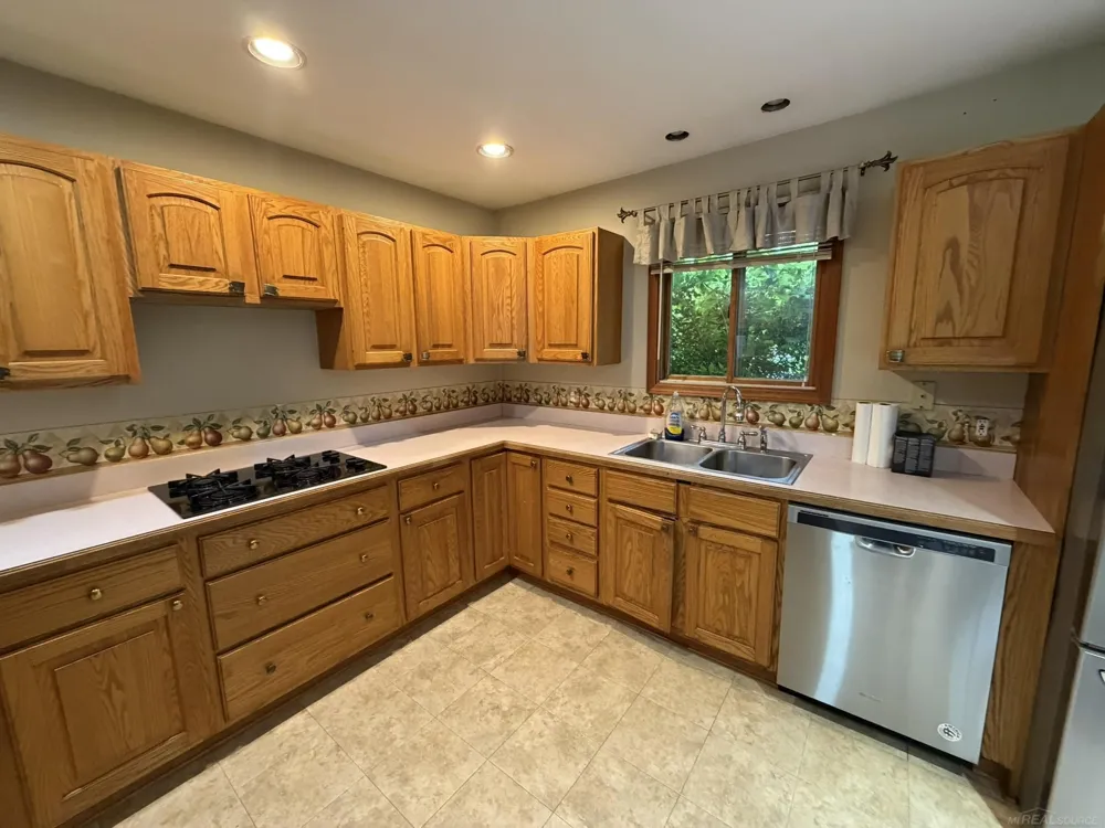 3090 Ripple Way White Lake Charter Township, MI 48383