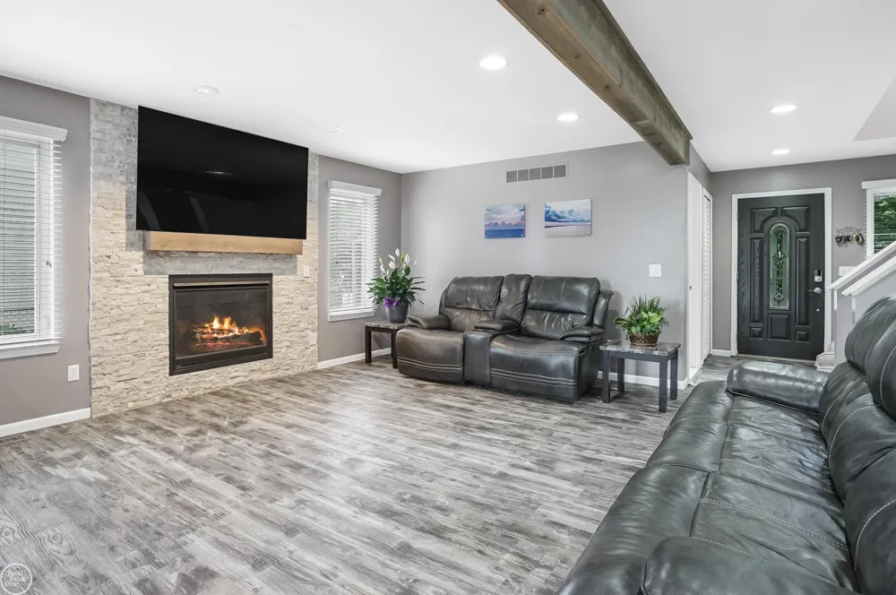 695 King Circle Orion Charter Township, MI 48362