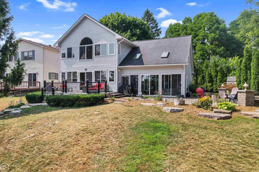 695 King Circle Orion Charter Township, MI 48362