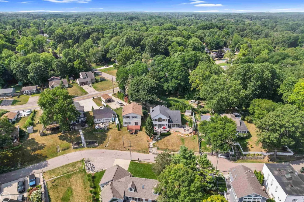 695 King Circle Orion Charter Township, MI 48362