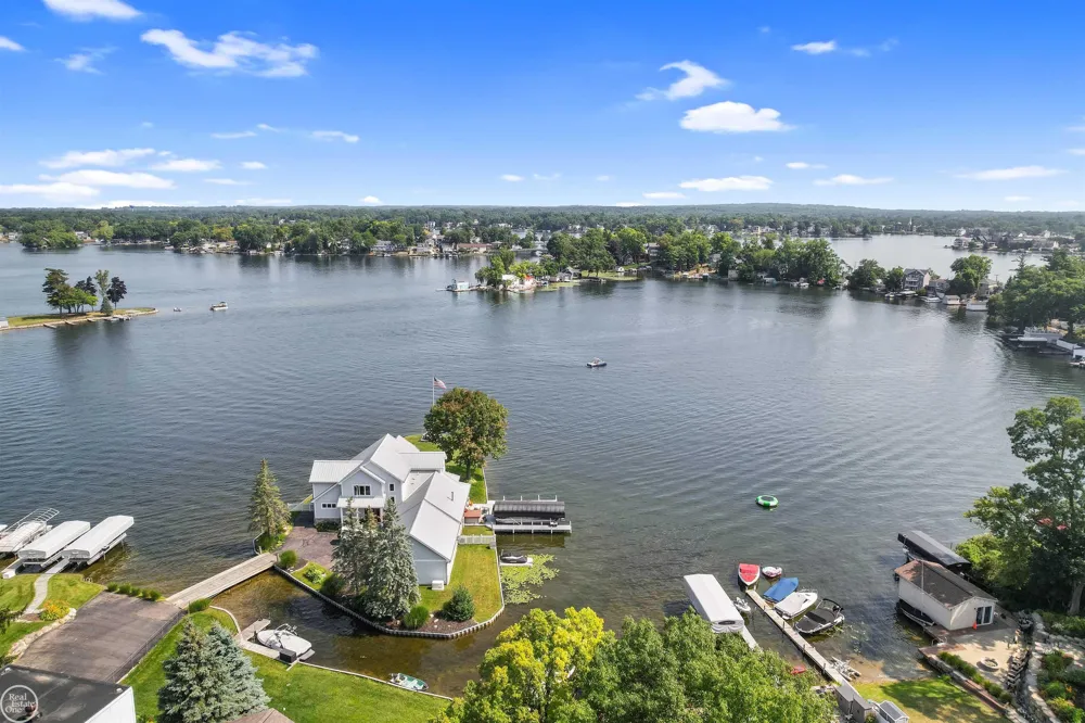 695 King Circle Orion Charter Township, MI 48362