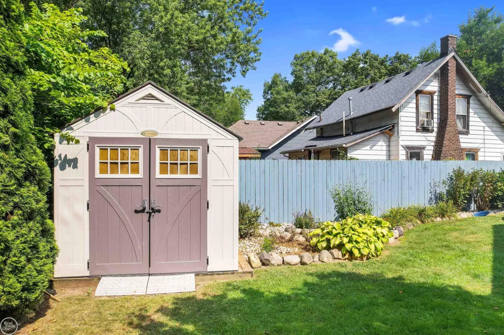 695 King Circle Orion Charter Township, MI 48362