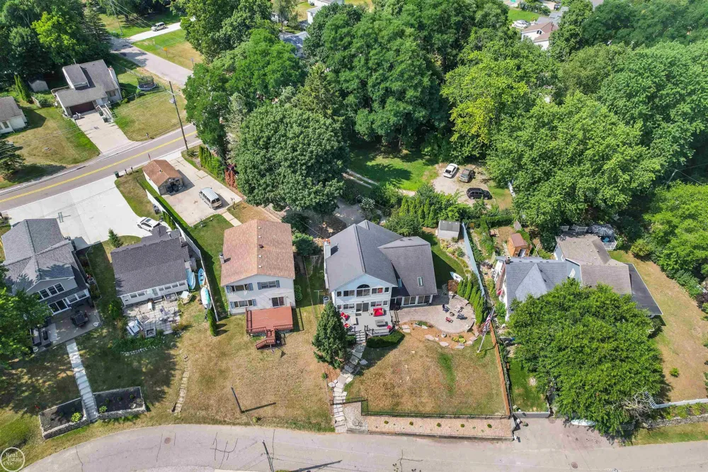 695 King Circle Orion Charter Township, MI 48362