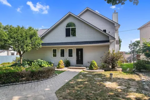 695 King Circle